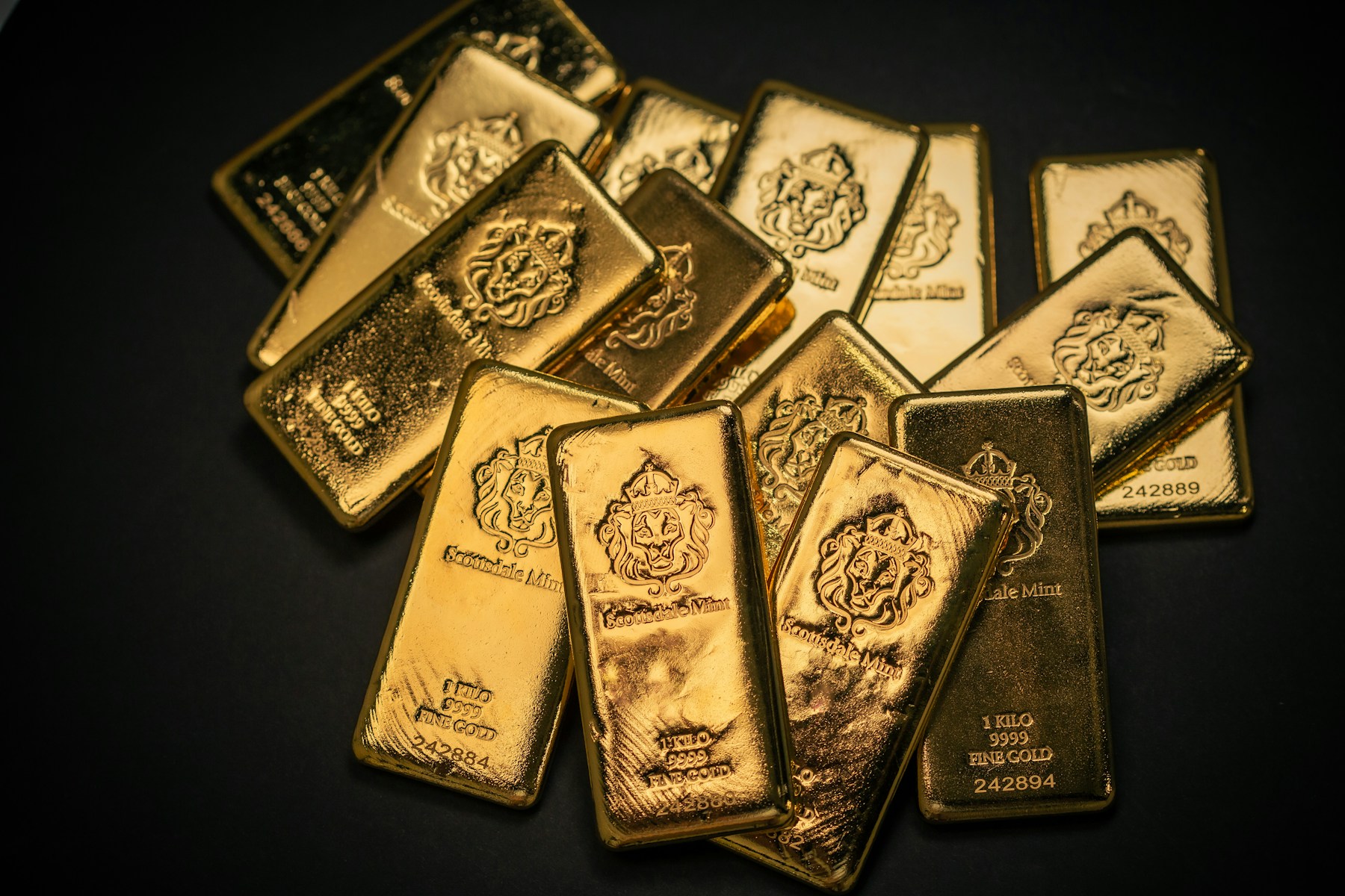 A pile of one-kilogram fine gold bars